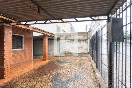 Casa à venda com 250m², 4 quartos e 5 vagas Casa à venda com 250m², 4 quartos e 5 vagasGaragem