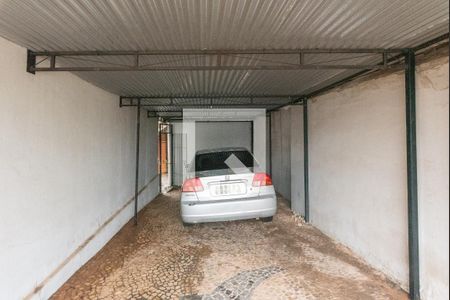 Casa à venda com 250m², 4 quartos e 5 vagas Casa à venda com 250m², 4 quartos e 5 vagasGaragem