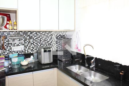 Cozinha de casa de condomínio para alugar com 3 quartos, 97m² em Paisagem Renoir, Cotia