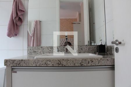 Casa de condomínio para alugar com 97m², 3 quartos e 2 vagasBanheiro da Suíte