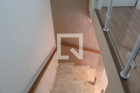 Casa de condomínio para alugar com 97m², 3 quartos e 2 vagasEscada