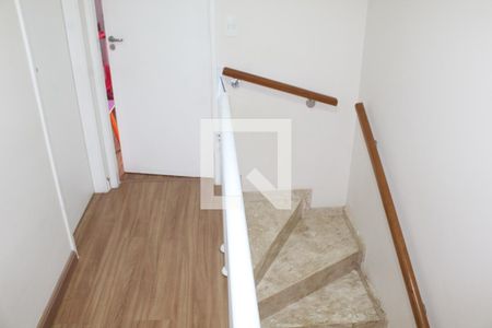 Casa de condomínio para alugar com 97m², 3 quartos e 2 vagasEscada