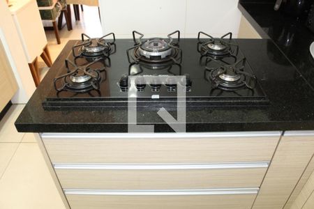 Cozinha de casa de condomínio para alugar com 3 quartos, 97m² em Paisagem Renoir, Cotia