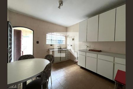 Casa à venda com 212m², 4 quartos e 3 vagas Casa à venda com 212m², 4 quartos e 3 vagasCozinha