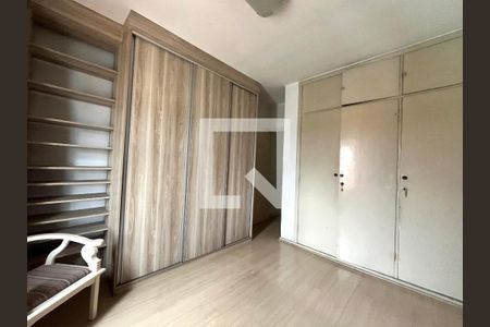 Casa à venda com 212m², 4 quartos e 3 vagas Casa à venda com 212m², 4 quartos e 3 vagasQuarto 2