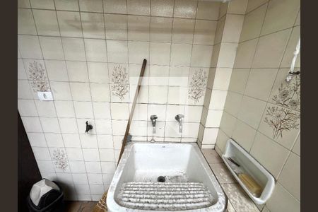 Casa à venda com 212m², 4 quartos e 3 vagas Casa à venda com 212m², 4 quartos e 3 vagasÁrea de Serviço