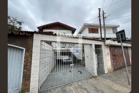 Casa à venda com 212m², 4 quartos e 3 vagas Casa à venda com 212m², 4 quartos e 3 vagasFachada