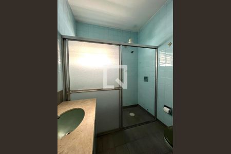 Casa à venda com 212m², 4 quartos e 3 vagas Casa à venda com 212m², 4 quartos e 3 vagasBanheiro Corredor