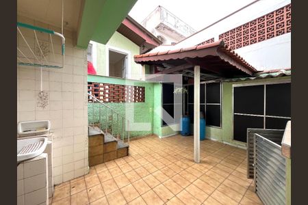 Casa à venda com 212m², 4 quartos e 3 vagas Casa à venda com 212m², 4 quartos e 3 vagasÁrea de Serviço