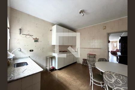 Casa à venda com 212m², 4 quartos e 3 vagas Casa à venda com 212m², 4 quartos e 3 vagasCozinha