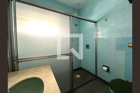 Casa à venda com 212m², 4 quartos e 3 vagas Casa à venda com 212m², 4 quartos e 3 vagasBanheiro Corredor