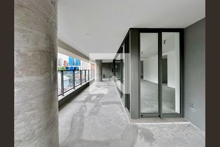 Apartamento para alugar com 211m², 3 quartos e 3 vagas Apartamento para alugar com 211m², 3 quartos e 3 vagasVaranda