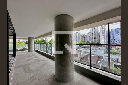 Apartamento para alugar com 211m², 3 quartos e 3 vagas Apartamento para alugar com 211m², 3 quartos e 3 vagasVaranda