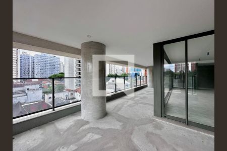 Apartamento para alugar com 211m², 3 quartos e 3 vagas Apartamento para alugar com 211m², 3 quartos e 3 vagasVaranda