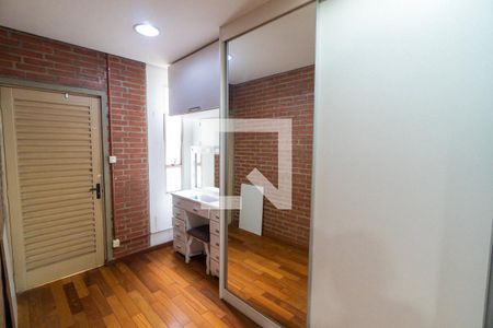 Casa à venda com 224m², 3 quartos e 4 vagasCloset