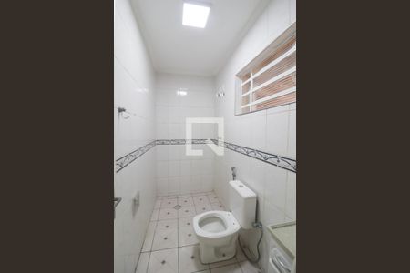 Casa à venda com 215m², 4 quartos e 4 vagasBanheiro