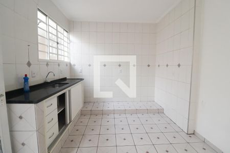 Casa à venda com 215m², 4 quartos e 4 vagasCozinha e Área de Serviço