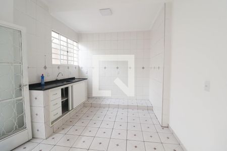 Casa à venda com 215m², 4 quartos e 4 vagasCozinha e Área de Serviço