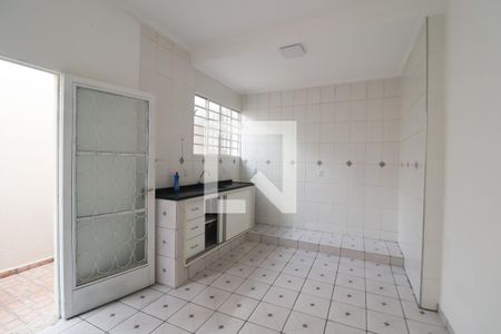 Casa à venda com 215m², 4 quartos e 4 vagasCozinha e Área de Serviço