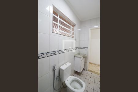 Casa à venda com 215m², 4 quartos e 4 vagasBanheiro