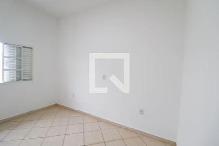 Casa à venda com 215m², 4 quartos e 4 vagasQuarto 2