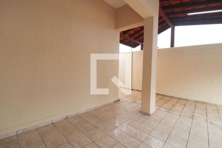 Casa à venda com 215m², 4 quartos e 4 vagasGaragem