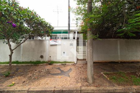 Casa à venda com 328m², 3 quartos e 2 vagasFachada