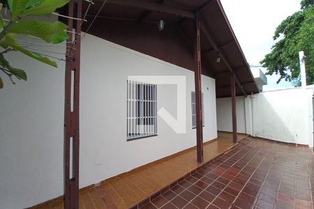 Casa à venda com 266m², 3 quartos e 3 vagas Casa à venda com 266m², 3 quartos e 3 vagasFachada do Prédio
