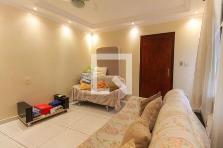 Sala de casa à venda com 3 quartos, 380m² em Vila Taquari, São Paulo