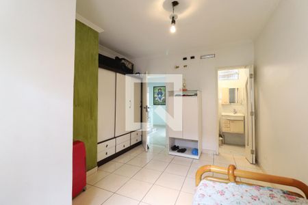 Casa à venda com 450m², 4 quartos e 4 vagasSuíte 2