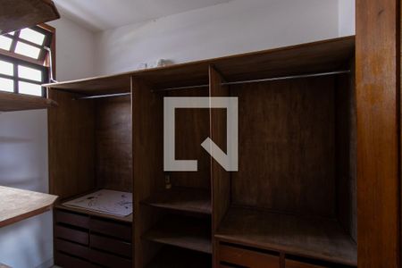 Casa de condomínio para alugar com 3m², 4 quartos e 2 vagasCloset da suíte