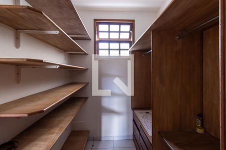 Casa de condomínio para alugar com 3m², 4 quartos e 2 vagasCloset da suíte