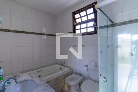 Casa de condomínio para alugar com 3m², 4 quartos e 2 vagasBanheiro da Suíte