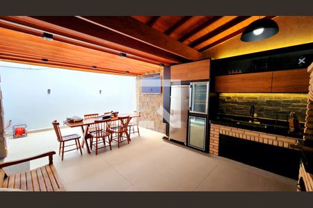 Casa de condomínio à venda com 180m², 3 quartos e 4 vagasÁrea Externa