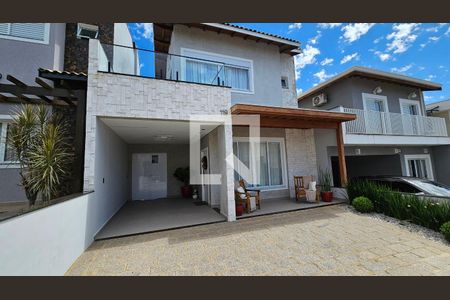 Casa de condomínio à venda com 180m², 3 quartos e 4 vagasFachada