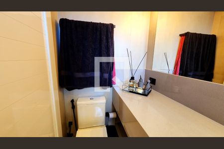 Casa de condomínio à venda com 180m², 3 quartos e 4 vagasBanheiro do Quarto 1