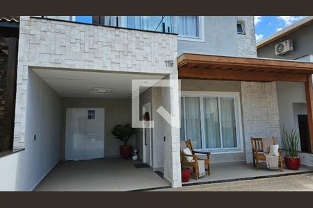 Casa de condomínio à venda com 180m², 3 quartos e 4 vagasFachada