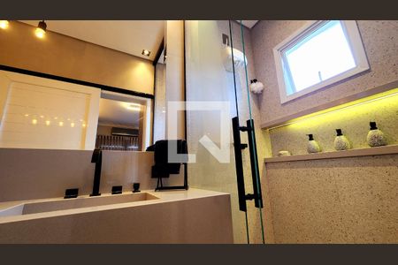 Casa de condomínio à venda com 180m², 3 quartos e 4 vagasBanheiro do Quarto 1