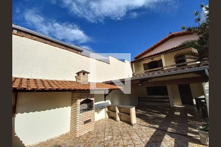 Casa à venda com 375m², 4 quartos e 4 vagas Casa à venda com 375m², 4 quartos e 4 vagasArea Externa