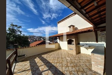 Casa à venda com 375m², 4 quartos e 4 vagas Casa à venda com 375m², 4 quartos e 4 vagasArea Externa