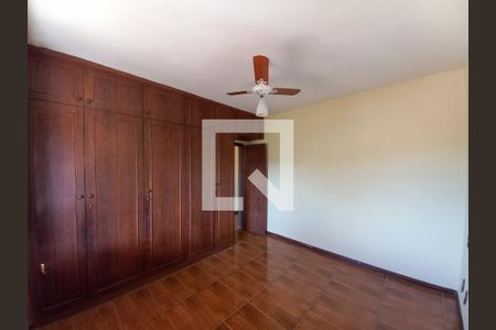 Casa à venda com 375m², 4 quartos e 4 vagas Casa à venda com 375m², 4 quartos e 4 vagasQuarto 3