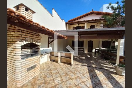 Casa à venda com 375m², 4 quartos e 4 vagas Casa à venda com 375m², 4 quartos e 4 vagasArea Externa