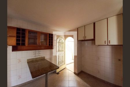 Casa à venda com 375m², 4 quartos e 4 vagas Casa à venda com 375m², 4 quartos e 4 vagasCozinha