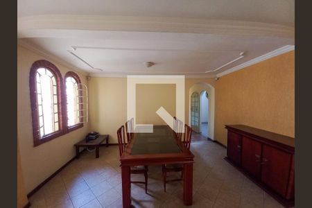 Casa à venda com 375m², 4 quartos e 4 vagas Casa à venda com 375m², 4 quartos e 4 vagasSala de Jantar