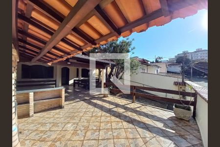 Casa à venda com 375m², 4 quartos e 4 vagas Casa à venda com 375m², 4 quartos e 4 vagasArea Externa