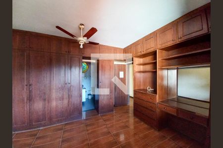 Casa à venda com 375m², 4 quartos e 4 vagas Casa à venda com 375m², 4 quartos e 4 vagasQuarto 3