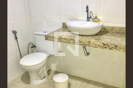 Casa à venda com 375m², 4 quartos e 4 vagas Casa à venda com 375m², 4 quartos e 4 vagasBanheiro Social