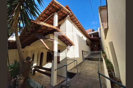 Casa à venda com 375m², 4 quartos e 4 vagas Casa à venda com 375m², 4 quartos e 4 vagasArea ExternaArea Externa