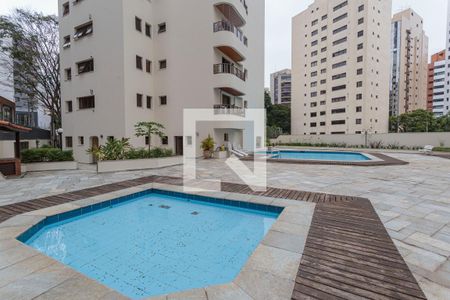 Apartamento à venda com 250m², 4 quartos e 3 vagasÁrea comum - Piscina