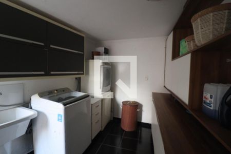 Casa à venda com 160m², 3 quartos e 2 vagas Casa à venda com 160m², 3 quartos e 2 vagasCozinha e Área de Serviço